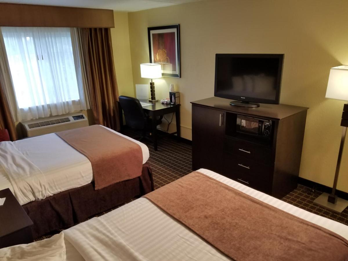Quality Inn & Suites Morgantown - University Area Екстер'єр фото