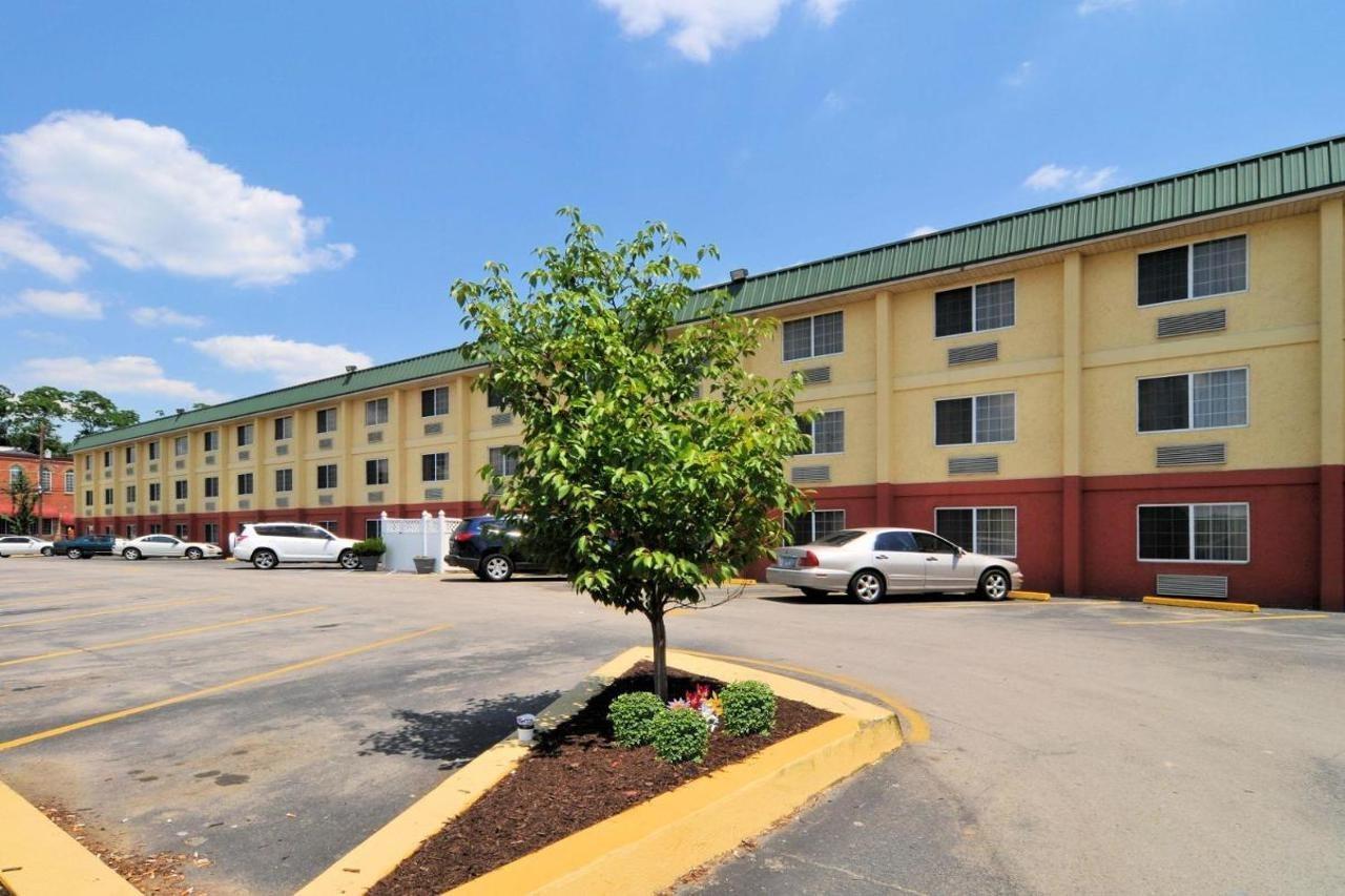 Quality Inn & Suites Morgantown - University Area Екстер'єр фото