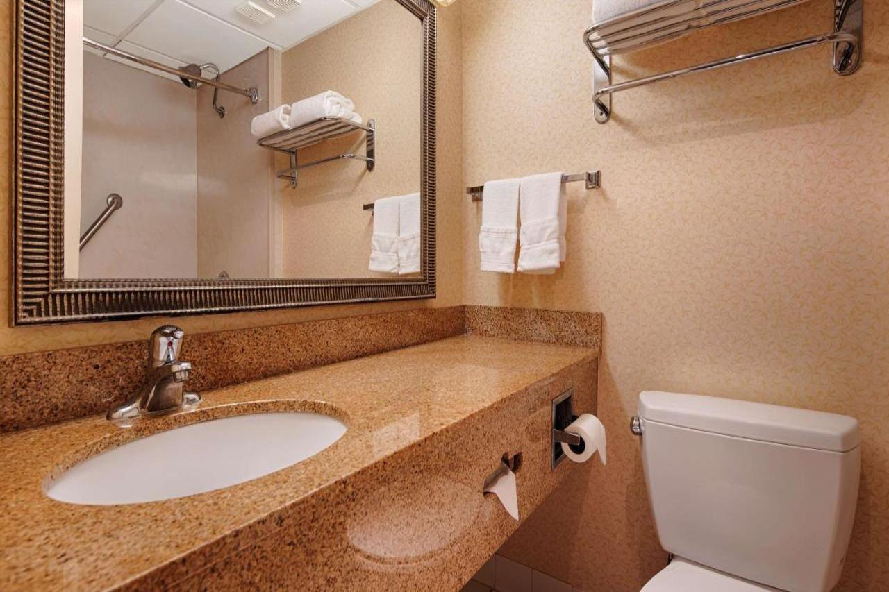 Quality Inn & Suites Morgantown - University Area Екстер'єр фото