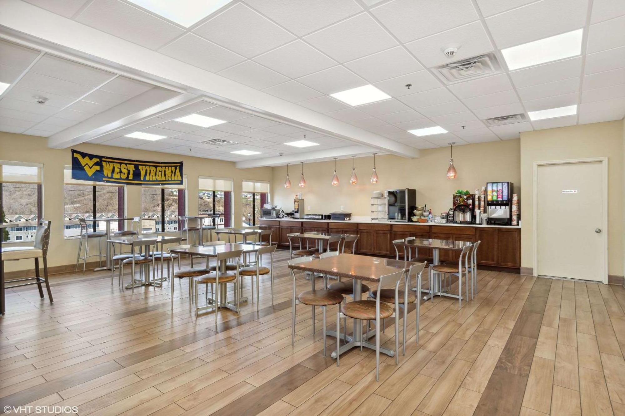 Quality Inn & Suites Morgantown - University Area Екстер'єр фото