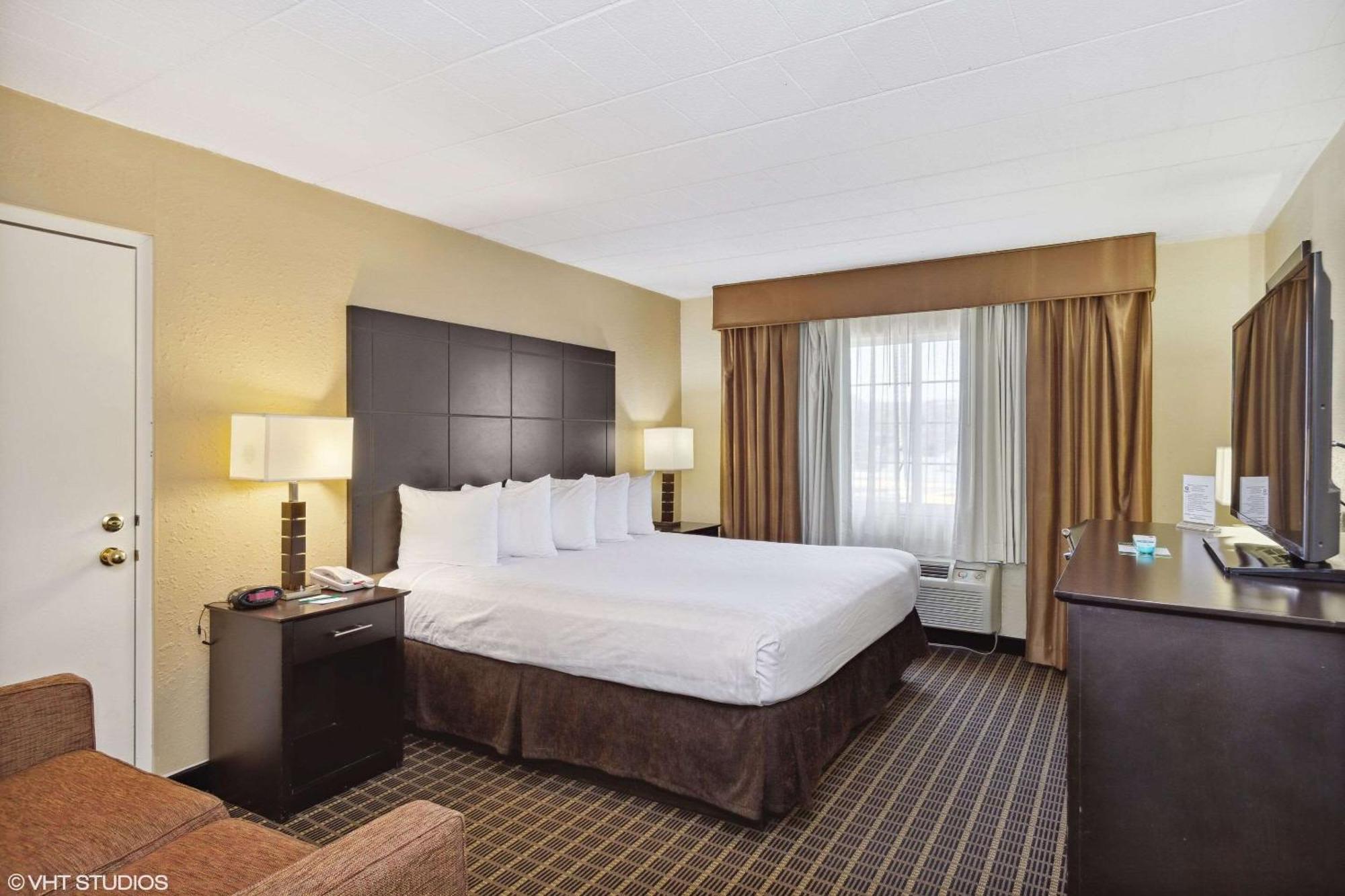 Quality Inn & Suites Morgantown - University Area Екстер'єр фото