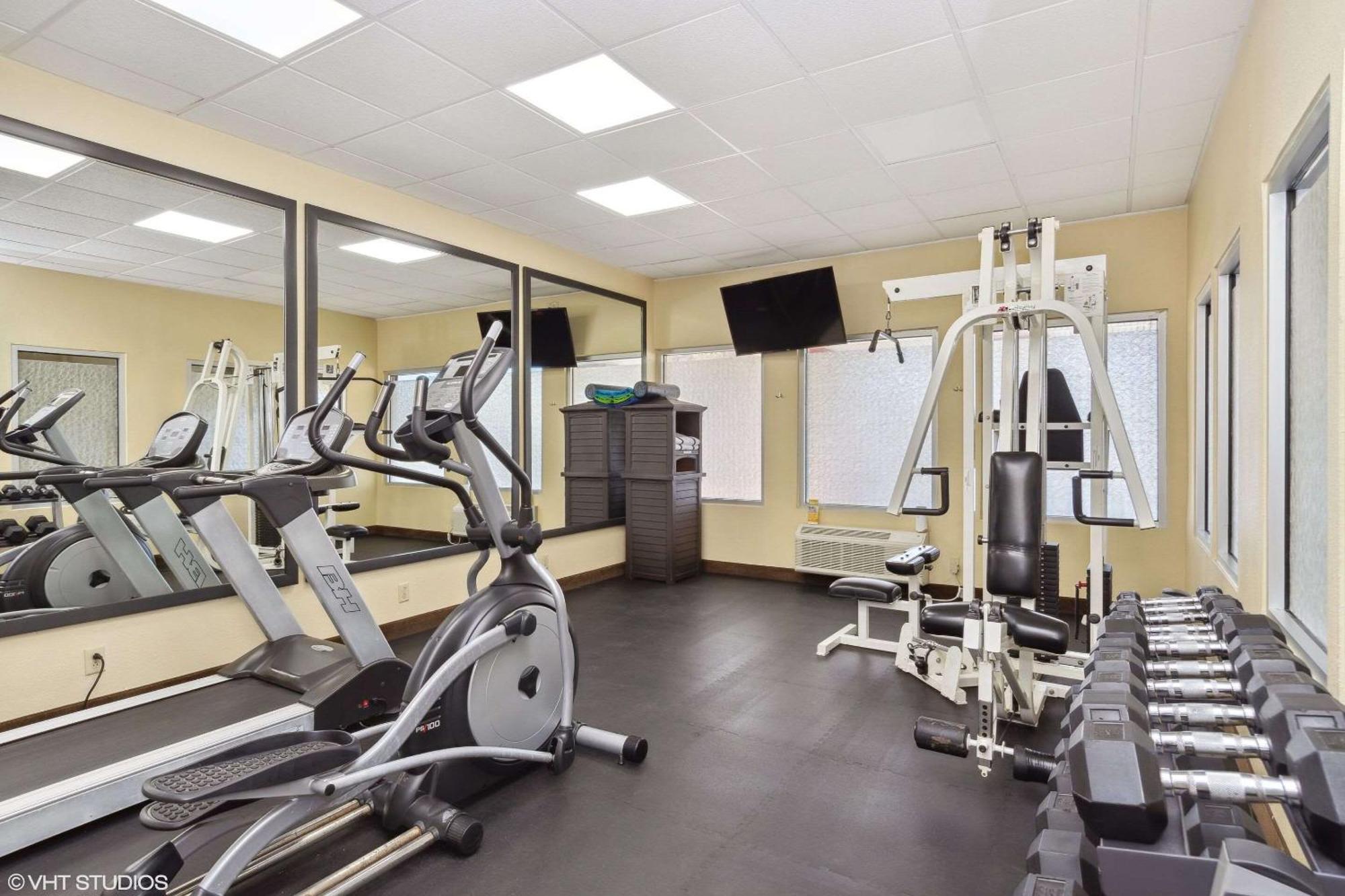 Quality Inn & Suites Morgantown - University Area Екстер'єр фото