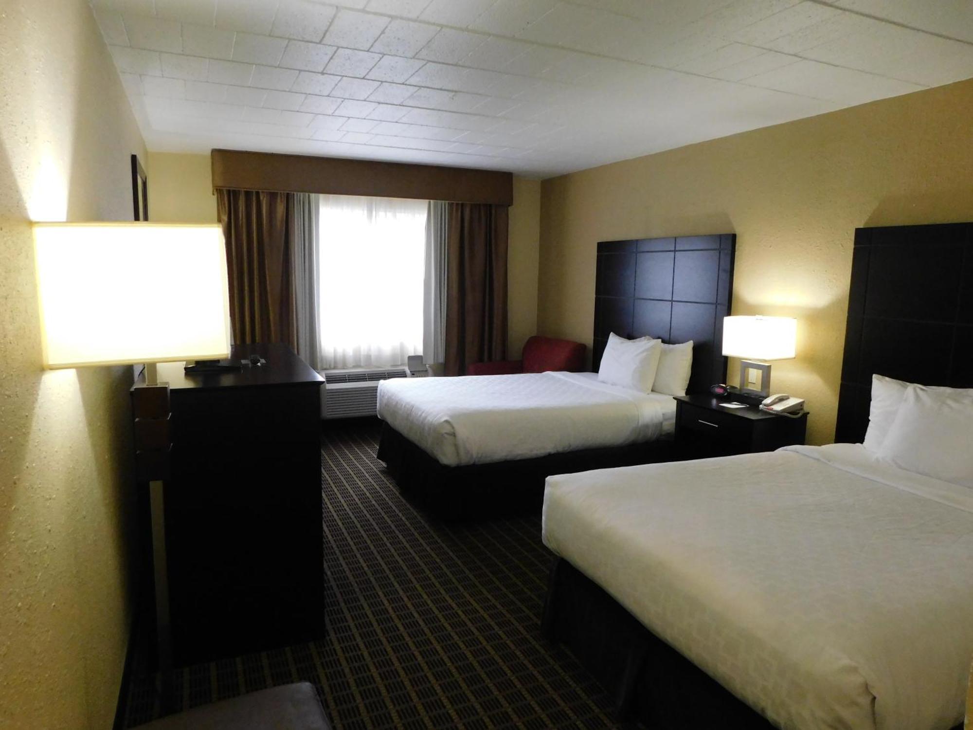 Quality Inn & Suites Morgantown - University Area Екстер'єр фото