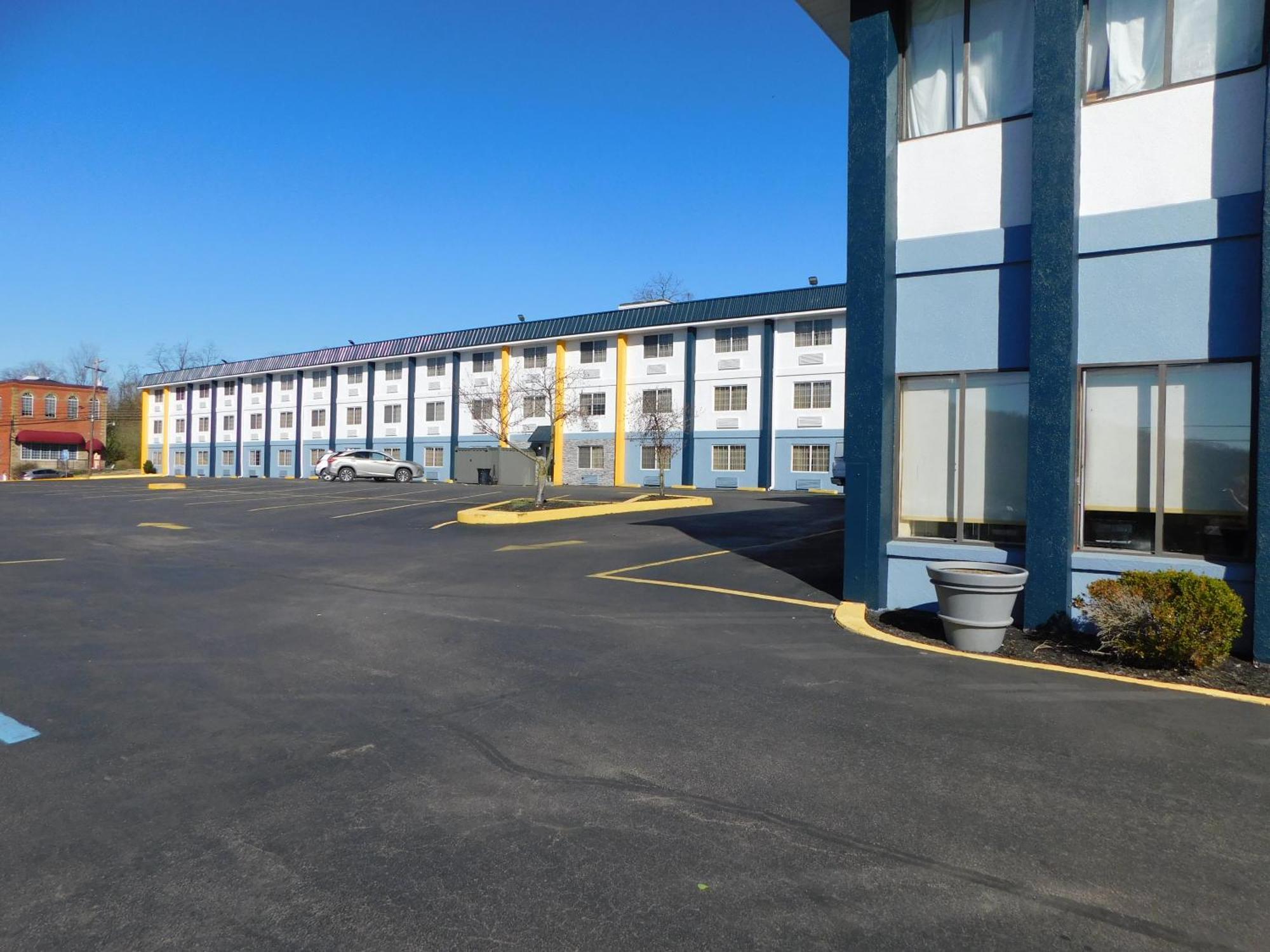 Quality Inn & Suites Morgantown - University Area Екстер'єр фото